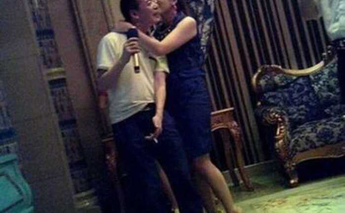 Lộ ảnh thác loạn, quan chức Trung Quốc mất ghế