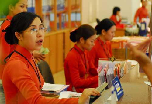 Nhân viên ngân hàng mất ăn, mất ngủ chạy chỉ tiêu cuối năm