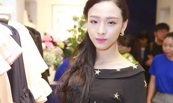 Trương Hồ Phương Nga đẹp mong manh