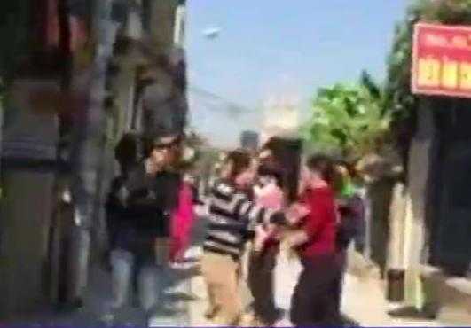 Clip: Phóng viên ANTV bị vây đánh ở Hải Phòng