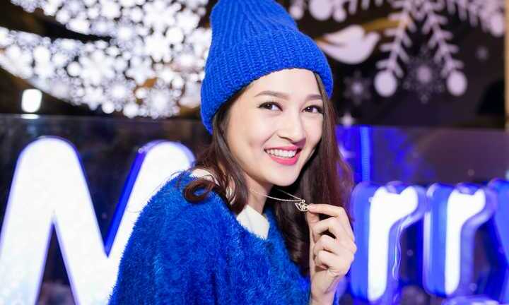 Bảo Anh rạng rỡ đón Giáng sinh