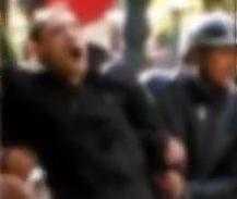 Clip: Thanh niên 'ngáo đá' đứng giữa đường vùng vẫy, kêu cứu