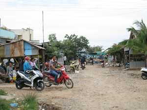 Vụ 10 ngư dân mất tích: 8 người thoát chết đòi đi tìm bạn tàu