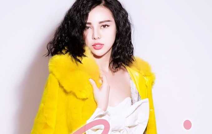 Trà Giang gợi cảm đón Noel