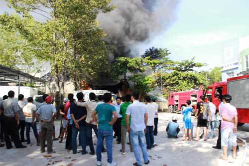 Cháy nổ ở trường ĐH Công nghệ Đồng Nai, sinh viên hốt hoảng tháo chạy