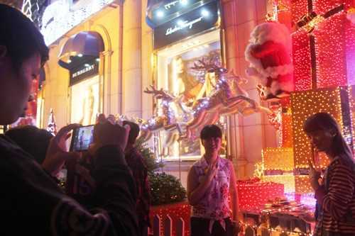 TP.HCM rực rỡ sắc màu đón Noel