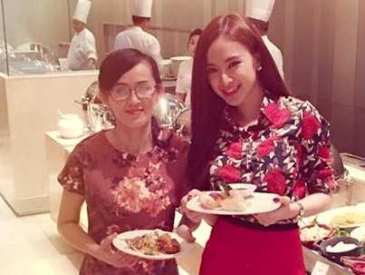 Angela Phương Trinh tặng xe sang 2 tỷ cho em gái