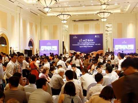 Cò thổi giá, dân xếp hàng mua: Chung cư có cửa sống?