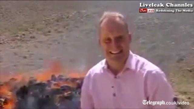 Ghi hình lô thuốc phiện đang tiêu hủy, phóng viên bị phấn khích bất thường