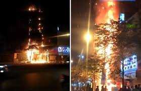 Hà Nội: Lửa thiêu rụi thẩm mỹ viện trên đường Kim Mã