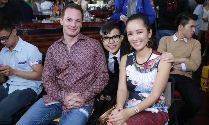 Hồng Nhung xinh đẹp rạng rỡ bên chồng Tây