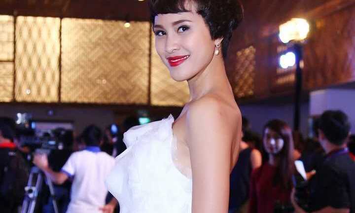 Phương Mai khoe vai trần gợi cảm như công chúa tuyết