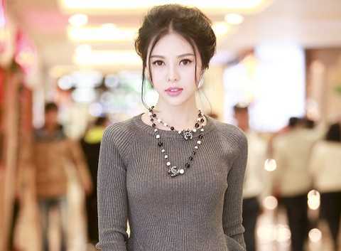 Trà Giang khoe vóc dáng nuột nà không tì vết