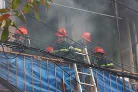 Cháy lớn thiêu rụi cơ sở sản xuất vàng mã ở Hà Nội