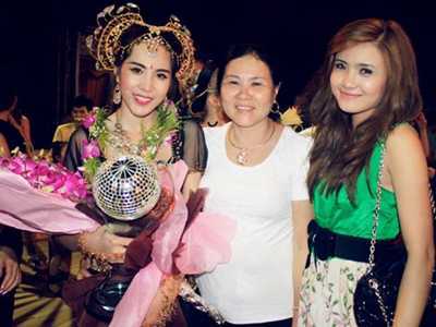 Thủy Tiên được mẹ chồng tặng hết số vàng dành dụm