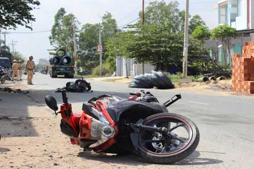 Giải cứu người đàn ông bị cuộn thép nặng hơn tấn đè trúng