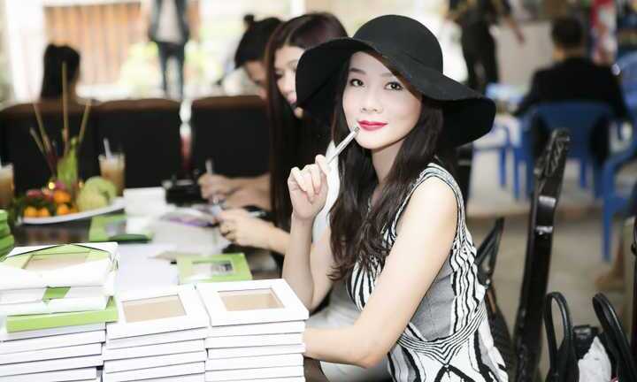 Dương Yến Ngọc xinh đẹp rạng rỡ làm giám khảo