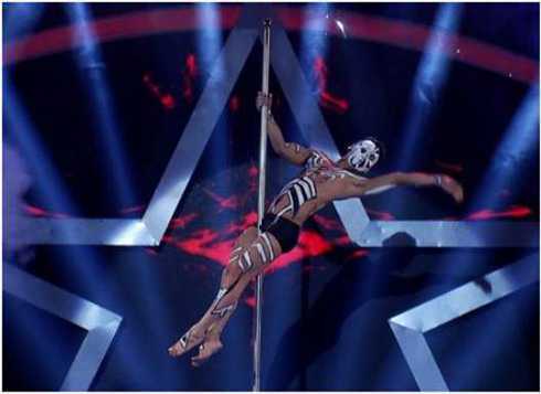 Vietnam's Got Talent: Huy Tuấn 'nghẹt thở' vì thí sinh nam múa cột