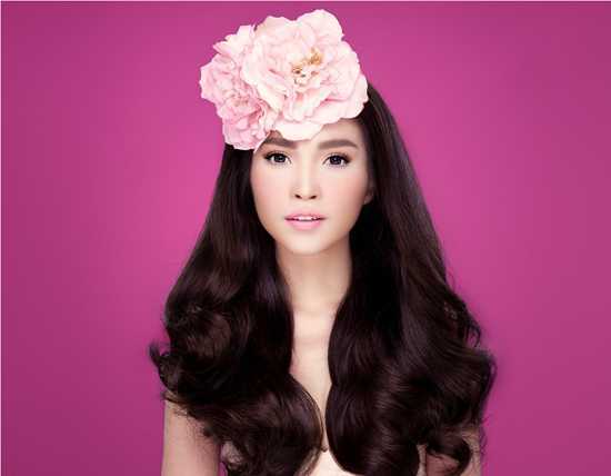 Hiền Thục xót xa với trẻ em nghèo vùng cao