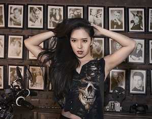 Cô giáo thể hình nóng bỏng nổi tiếng trên Youtube