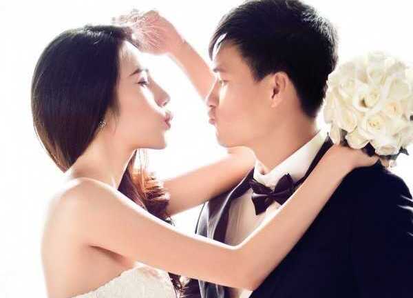 Giải mã hạnh phúc của Thủy Tiên – Công Vinh