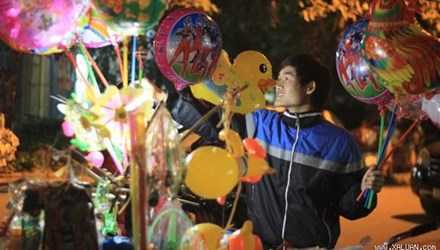 9x bán bóng bay, mở trung tâm dạy ngoại ngữ miễn phí