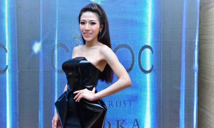 Trang Pháp bốc lửa đón năm mới