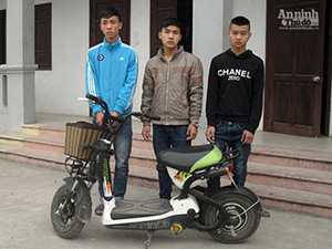 Chặn đường, cướp xe đạp điện để lấy tiền...đóng học phí