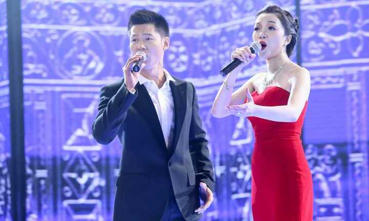 Phạm Thu Hà lãng mạn bên Đức Tuấn