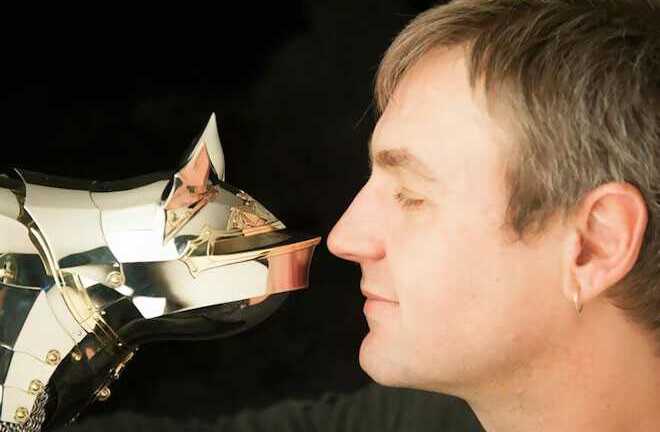 Chàng trai lắp ráp mô hình đẹp đến từng chi tiết