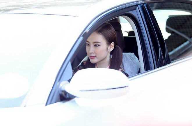 Ngắm siêu xe 6 tỷ đồng của Angela Phương Trinh