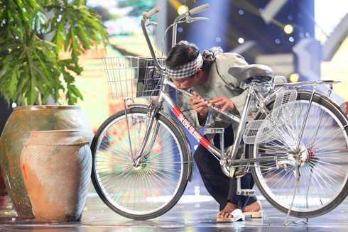 Thí sinh Vietnam's Got Talent biến tàu lá đu đủ thành nhạc cụ