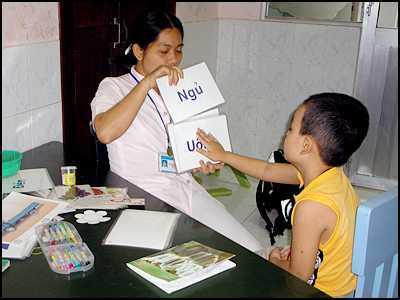 Trẻ chậm biết nói, hãy coi chừng!