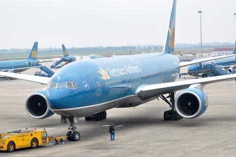 Tên tội phạm bị dẫn độ ‘đại náo’ trên máy bay Vietnam Airlines