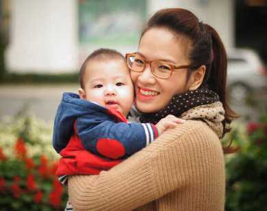 Đan Lê xinh đẹp rạng rỡ bên con trai kháu khỉnh