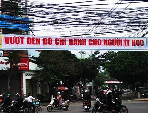 ‘Vượt đèn đỏ chỉ dành cho người ít học': Có 'đụng chạm' nhưng không sai