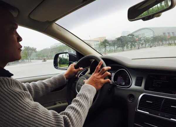 Sao V-League bỏ 4 tỷ sắm xe sang