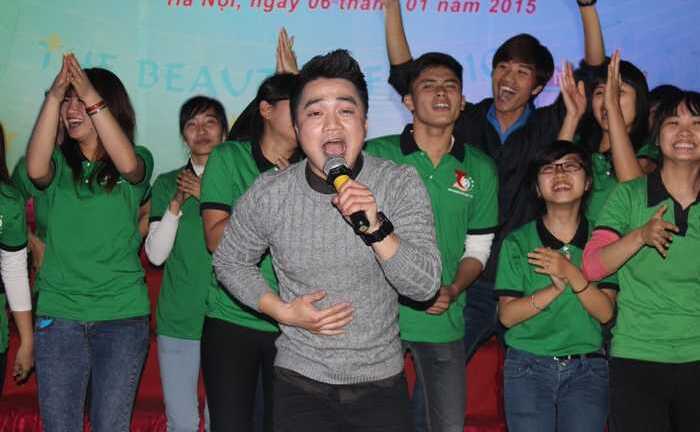 Hồng Dương 'M4U' cháy hết mình cùng sinh viên Sư phạm