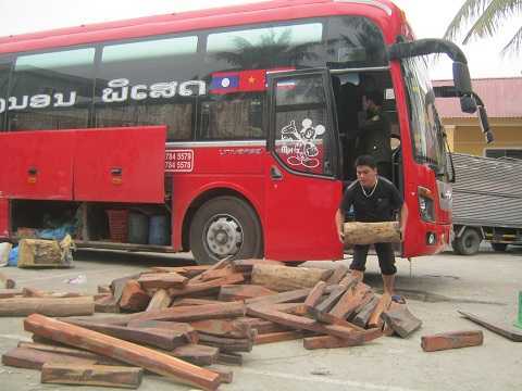 Hàng chục cảnh sát vây ráp, khống chế xe khách