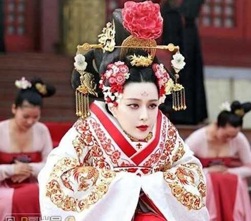 Dân mạng Trung Quốc chế ảnh Võ Mỵ Nương - Phạm Băng Băng