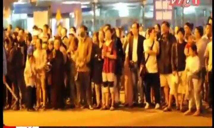 Video: Dòng người Đà Nẵng trắng đêm chờ đón ông Nguyễn Bá Thanh