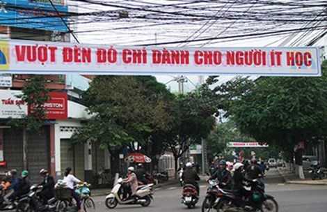 Vượt đèn đỏ: Không ‘ít học’ nhưng vô văn hóa!