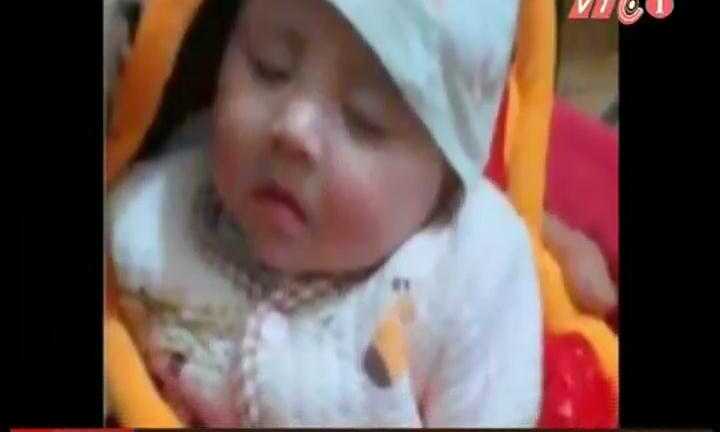 Bé gái 3 tháng tuổi bị bỏ rơi trước cổng trường học