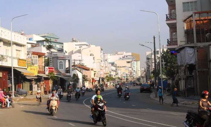 Di chuyển trên đường cong không bật tín hiệu có bị xử phạt?