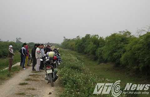 Bàng hoàng tìm thấy thi thể cháu bé nghi bị người tình của mẹ sát hại