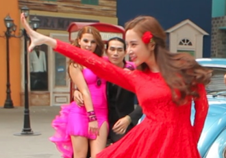 Angela Phương Trinh gợi cảm giữa 'bão' scandal