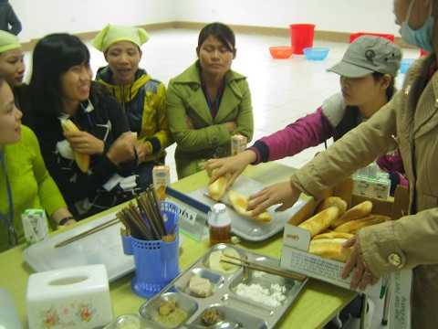 Ngộ độc tập thể ở Công ty NamSung Vina: Nhiều công nhân đồng loạt phản đối