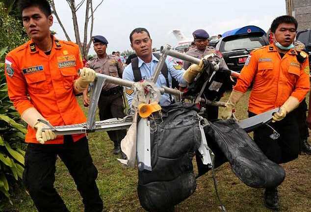 Video: Thợ lặn trục vớt hộp đen máy bay AirAsia