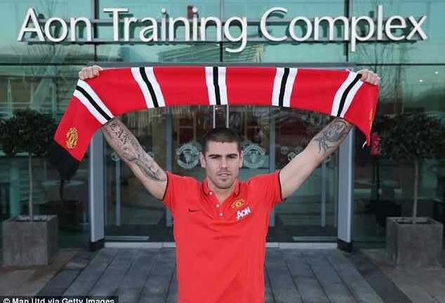 Man Utd mua xong Victor Valdes: Van Gaal đi nước cờ cao tay