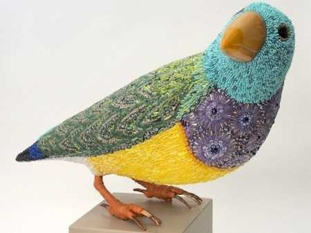 Cô gái ghép hình từ đá đẹp đến từng chi tiết